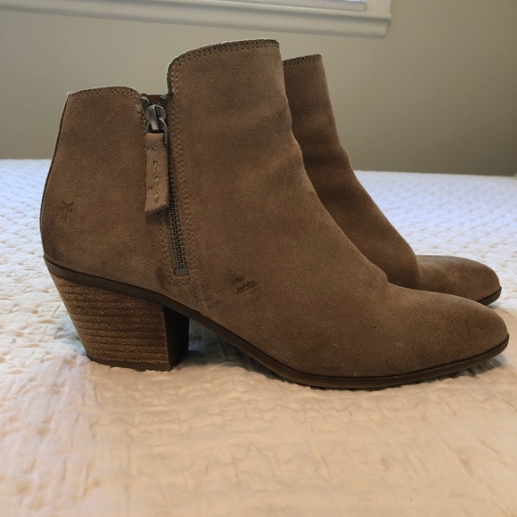 FRYE- Judith Double Zip Suede Ankle Booties Ash - Picture 4 of 9